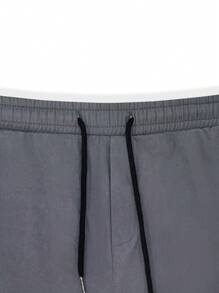 Manfinity LEGND Calça cargo casual masculina com detalhe de patch de letra, bolsos com abas, cintura lateral com cordão - Chumbo - Visão 3