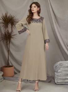 Al Najma 幾何印花對比直筒阿拉伯連衣裙 - 卡其色 - 查看 5