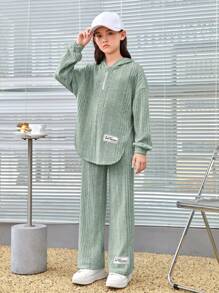 SHEIN تي شيرت وبنطلون مدرز بالحروف منخفض الاكتاف قبعة بنت طفل