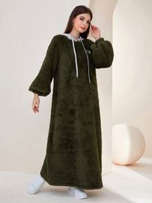Mulvari 字母刺繡落肩袖抽繩連帽絨毛洋裝 - 綠色 - 查看 4