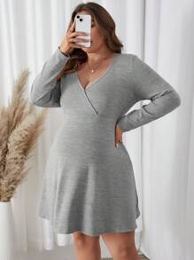 SHEIN Grossesse Plus Robe Unicolore Col Surplis