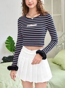 SHEIN EZwear 條紋圖案和字母貼布毛茸茸袖口短款T恤 - 粉色 - 查看 1