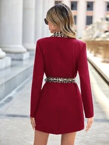 SHEIN Clasi Đồ họa Chữ cái Thắt lưng Váy blazer - Màu Đỏ Sâu - Xem 2