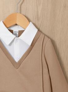 SHEIN 2 件套舒适男童休闲二合一运动衫和裤子套装 - 卡其色 - 查看 3