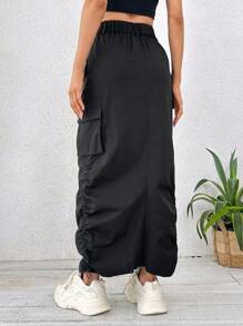 SHEIN Essnce Flap Pocket Ruched Side Cargo Skirt - Black - View 2