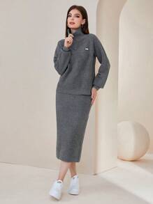 Mulvari 字母補丁細節半拉鏈毛衣和針織裙