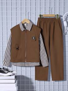 SHEIN 男大童1入組字母補丁細節夾克背心和1入組長褲和1入組雙色格子襯衫 - 卡其色 - 查看 4