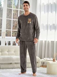 男士小熊刺绣法兰绒睡衣套装/蓬松睡衣套装，秋冬舒适服装