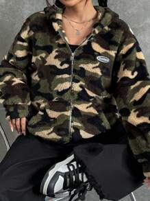 SHEIN EZwear 迷彩图案字母贴片细节落肩连帽泰迪夹克，女士冬季休闲贴片、口袋、拉链落肩连帽宽松多色迷彩、字母女式夹克，冬季保暖/冬季时尚 - 彩色 - 查看 3