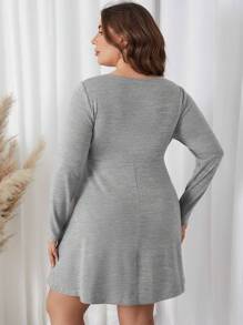 SHEIN Grossesse Plus Robe Unicolore Col Surplis