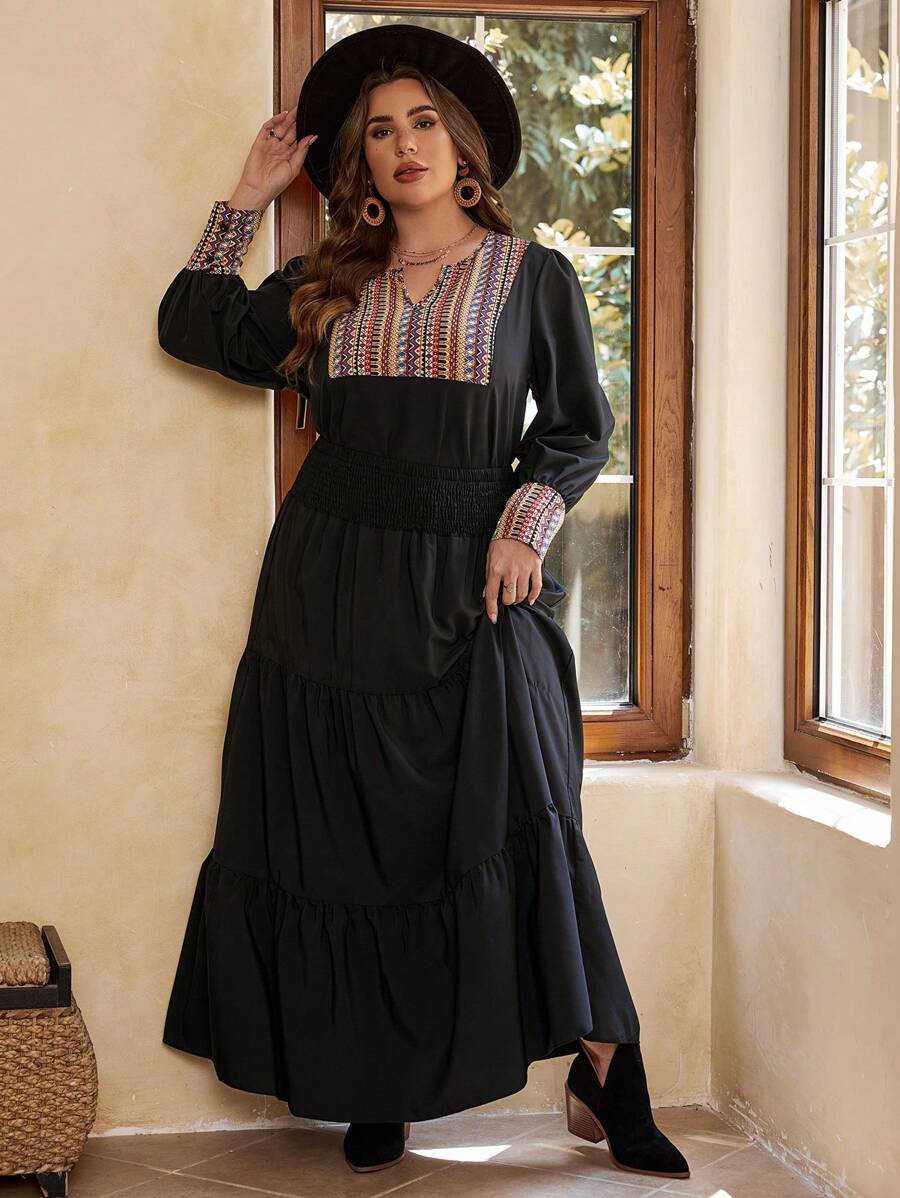 SHEIN VCAY 大碼幾何印花缺口領上衣&荷葉邊半身裙不附腰帶 - 黑色 - 查看 1