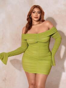 SHEIN SXY Talla grande Vestido ajustado de hombros descubiertos de manga con volante fruncido de malla - Verde - Ver 1