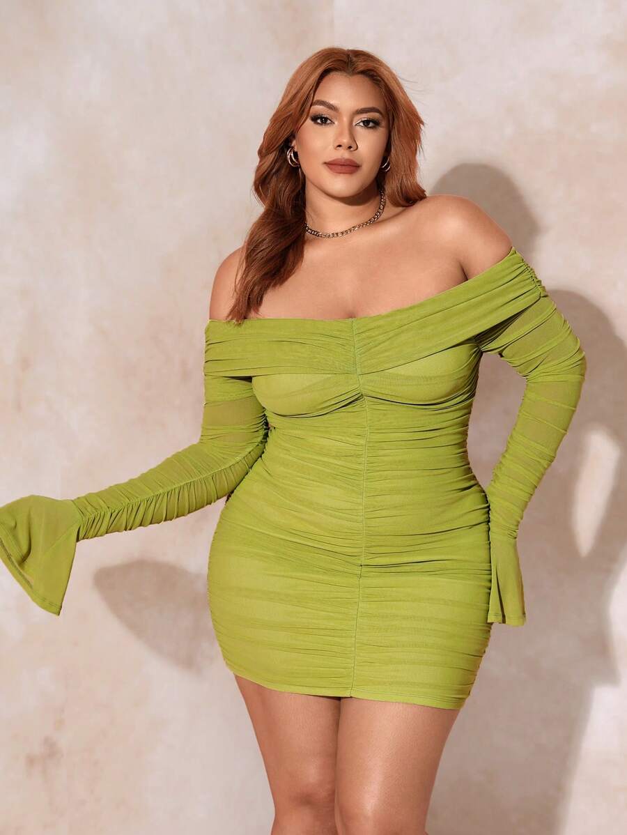 SHEIN SXY Talla grande Vestido ajustado de hombros descubiertos de manga con volante fruncido de malla - Verde - Ver 1