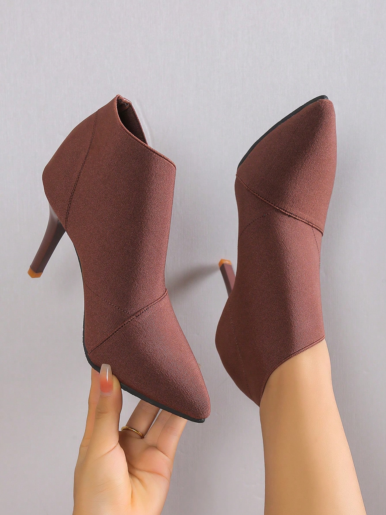 حذاء بكعب عالي كلاسيكي مدبب يمتد لامع بموضة أوروبي...