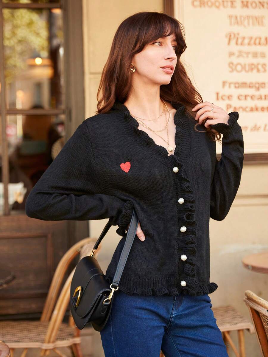 SHEIN Frenchy 愛心刺繡荷葉邊前紐扣開襟衫 - 黑色 - 查看 1