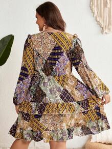 SHEIN VCAY Talla grande Vestido con estampado de retazo de manga farol bajo a capas - Multicolor - Ver 3