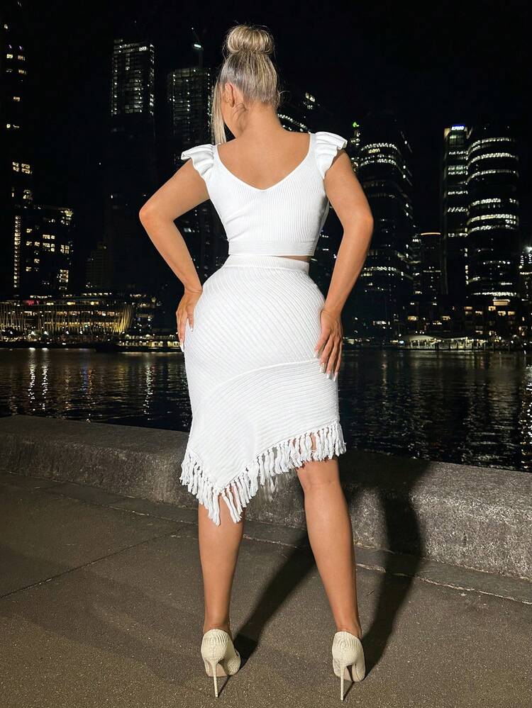Warm Knitted White Skirt With Fringe Detail