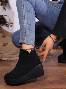 女士厚底短靴和踝靴，休闲时尚度假观光日常穿着，黑色防水坡跟短靴，秋冬，女士靴子
