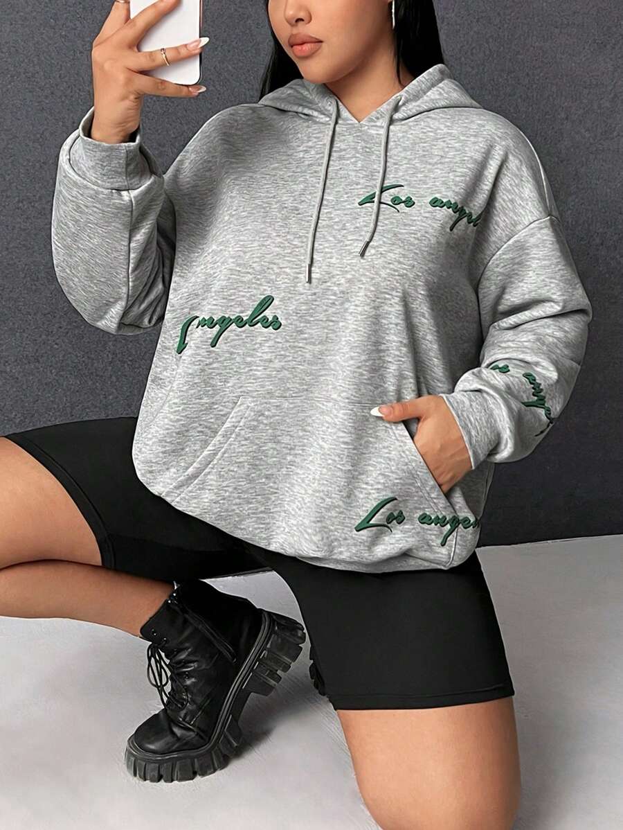SHEIN EZwear Große Größe Hoodie mit Buchstaben Grafik, Känguru-Tasche, Drop Shoulder Tunnelzug,
