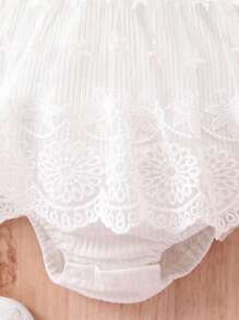 SHEIN Vintaside Kids 女嬰蕾絲拼接荷葉袖荷葉邊下擺腰拼接連體衣 - 白色 - 查看 4
