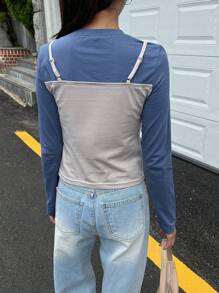 DAZY Camiseta de 2 en 1 con parche de letra, ropa de otoño, blusas de manga larga para mujer - Gris - Ver 2