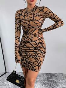 SHEIN Essnce Vestido ajustado con estampado geométrico con cordón delantero - Café - Ver 3