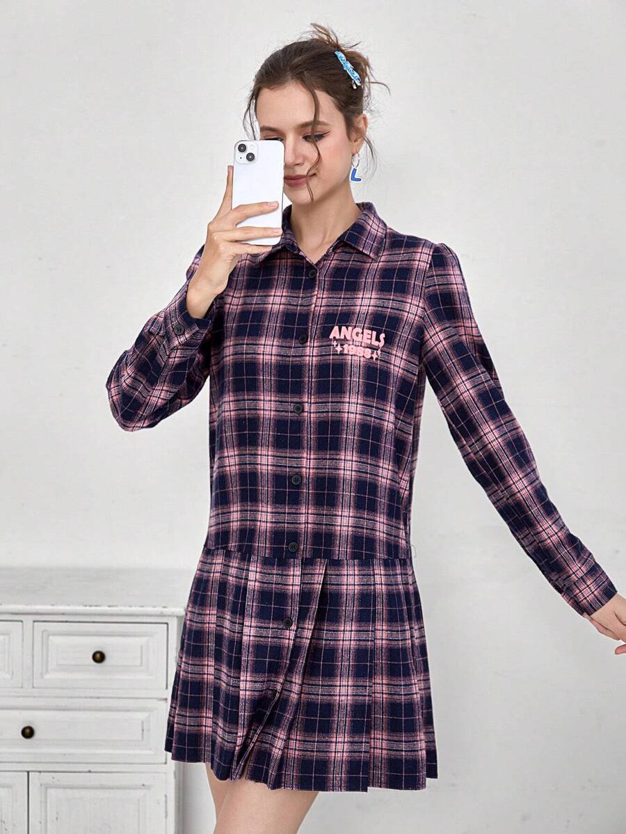 SHEIN EZwear Plaid and Letter Graphic Pleated Hem Smock Dress - Pink - View 1