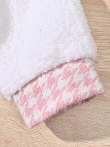 SHEIN Cô Gái Trẻ In kẻ sọc Viền tương phản Chi tiết về Flap Áo Teddy Jackets - Màu be - Xem 3