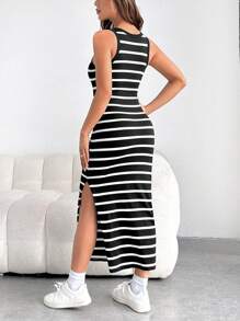 SHEIN EZwear Vestido tank de rayas de muslo con abertura - Blanco y Negro - Ver 2