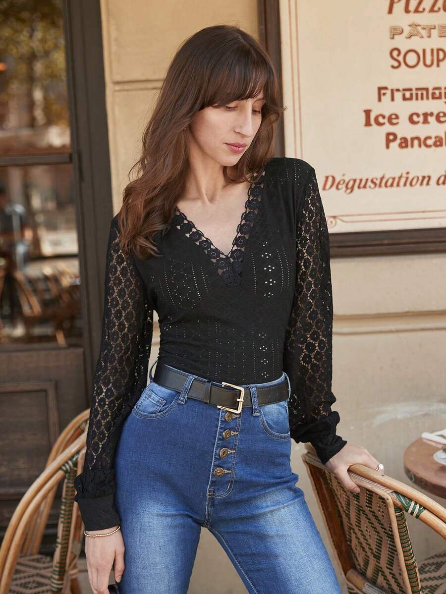 SHEIN Frenchy 鏤空蕾絲花邊網眼刺繡上衣 - 黑色 - 查看 1