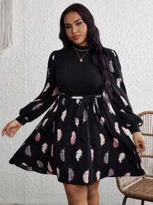 SHEIN VCAY 大尺寸羽毛印花束帶連身裙 - 彩色 - 查看 1