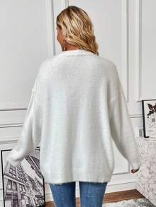 SHEIN Frenchy 聖誕樹刺繡落肩袖毛茸茸開襟衫 - 白色 - 查看 2