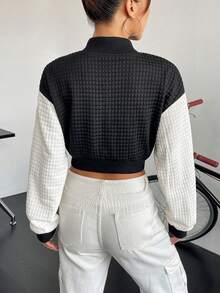 SHEIN Unity Thư được vá Khối màu Thả vai Mùa vụ Áo khoác Đại học - Đen và trắng - Xem 2