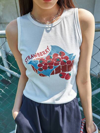 Top Sin Mangas Con Diseño De Letras Y Fresas