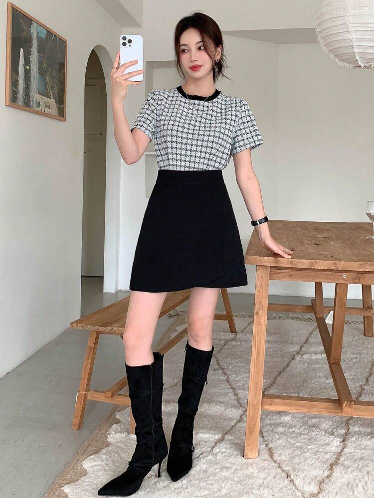 Plaid Print Contrast Trim Tee