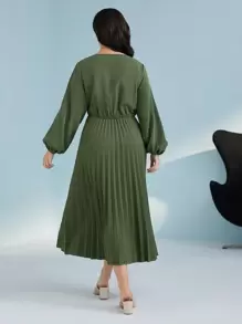 Mulvari Plus Lantern Sleeve Pleated Hem Dress Without Belt