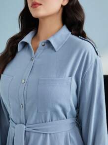 Mulvari Talla grande Vestido camisero de hombros caídos con cinturón - Púrpura malva - Ver 5