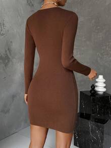 SHEIN Privé 紐扣細節下擺開叉緊身毛衣洋裝 - 棕色 - 查看 2