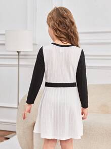 女小童雙色前紐扣洋裝 - 黑與白 - 查看 2