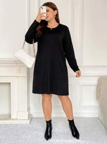 SHEIN Frenchy 大碼素色T恤連衣裙 - 黑色 - 查看 4