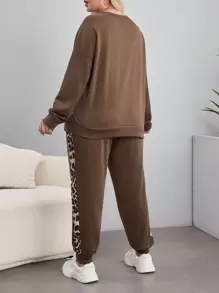 SHEIN LUNE Talla grande Pantalones deportivos con sudadera con estampado de leopardo de hombros caídos - Óxido marrón - Ver 3