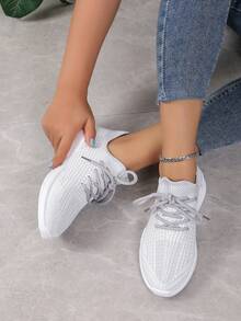 時尚和舒服的繫帶運動鞋適用於休閒穿戴