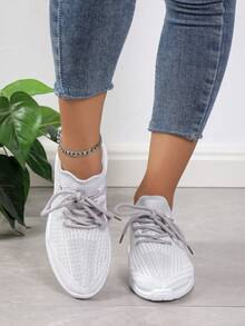 時尚和舒服的繫帶運動鞋適用於休閒穿戴