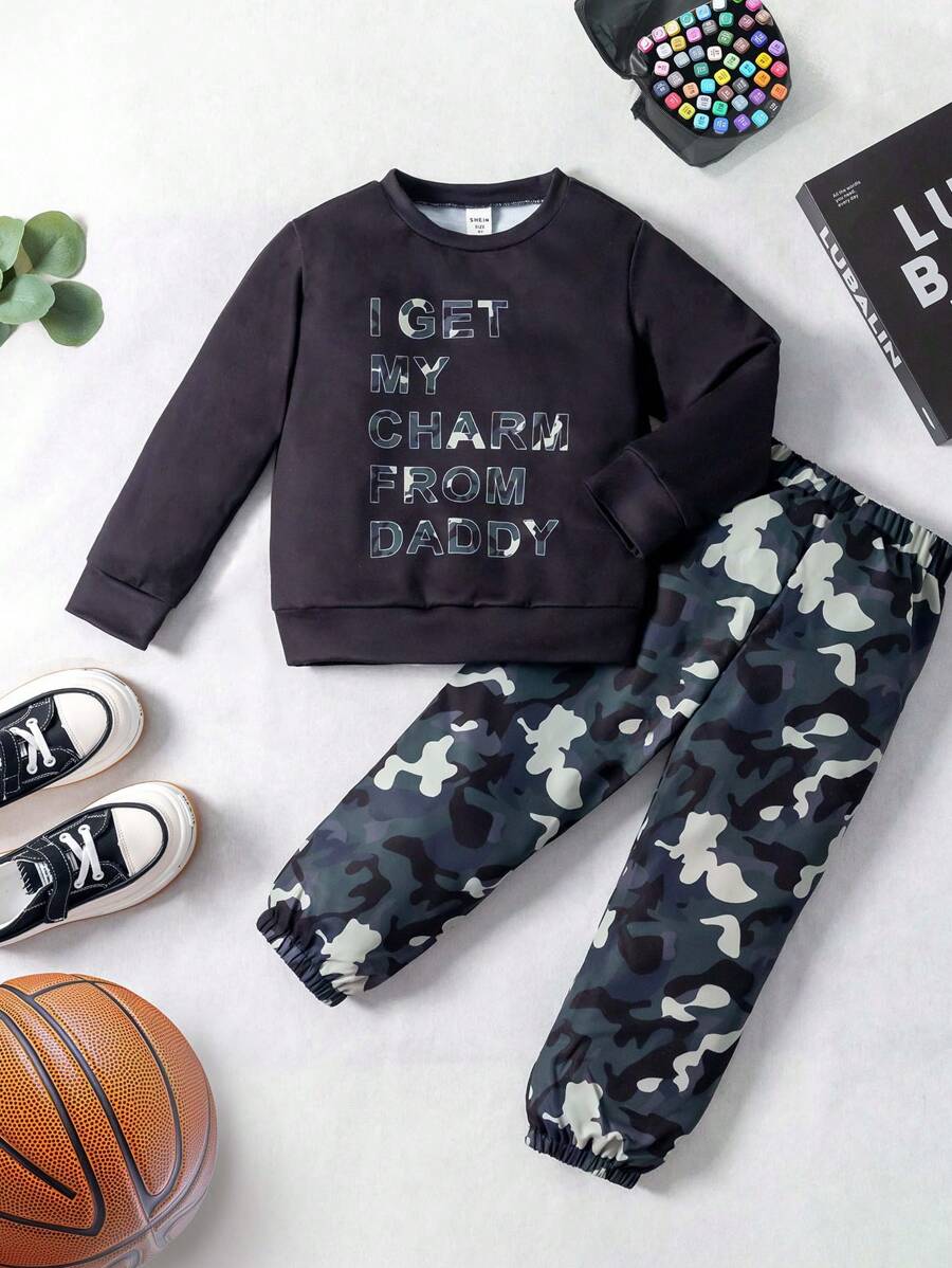 SHEIN Chico joven con estampado de slogan Sudadera & con estampado de camuflaje Pantalones deportivos - Negro - Ver 1
