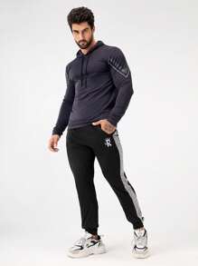 Manfinity Fitness Men Crown & Letter Graphic Contrast Side Seam Drawstring Waist Sports Trousers - Black - View 4