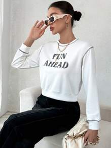 SHEIN Essnce 字母圖案頂針落肩袖短款運動衫 - 黑與白 - 查看 3