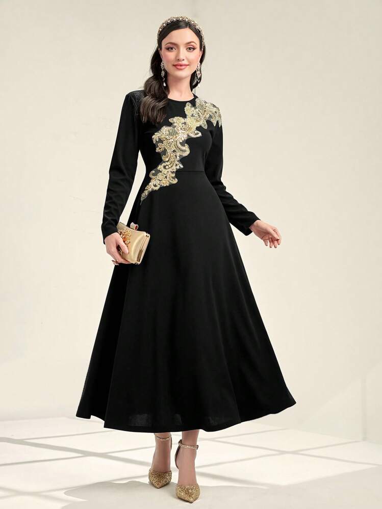 Modelyn Vestido línea A aplique floral - Negro - Ver 1