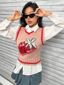 SHEIN Qutie 草莓圖案條紋飾邊毛衣背心不帶襯衫 - 粉色 - 查看 3