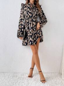 SHEIN Frenchy Đầm suông cổ bẻ tay loe in họa tiết toàn thân không thắt lưng, Đầm xòe thường ngày cho nữ, nhún bèo, nhún bèo tay dài cổ bẻ vừa vặn màu cà phê ngắn tay loe in họa tiết toàn thân chữ A Đầm ngắn cho nữ, mùa xuân/thu, trang phục thường ngày thường ngày - Cà phê - Xem 5
