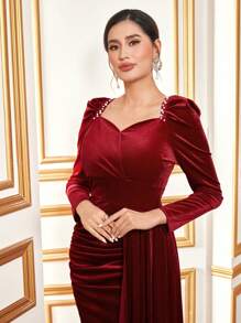Modelyn Váy nhung xếp ly cổ tay bồng màu đỏ tía - Màu Đỏ Sâu - Xem 5